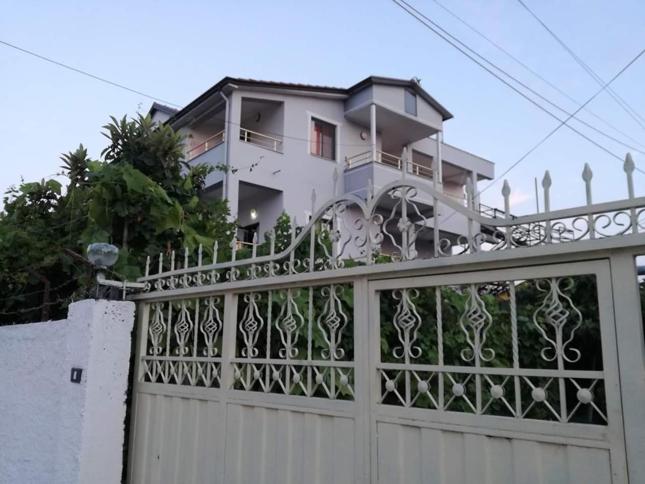 Villa Osmani Durrës 外观 照片